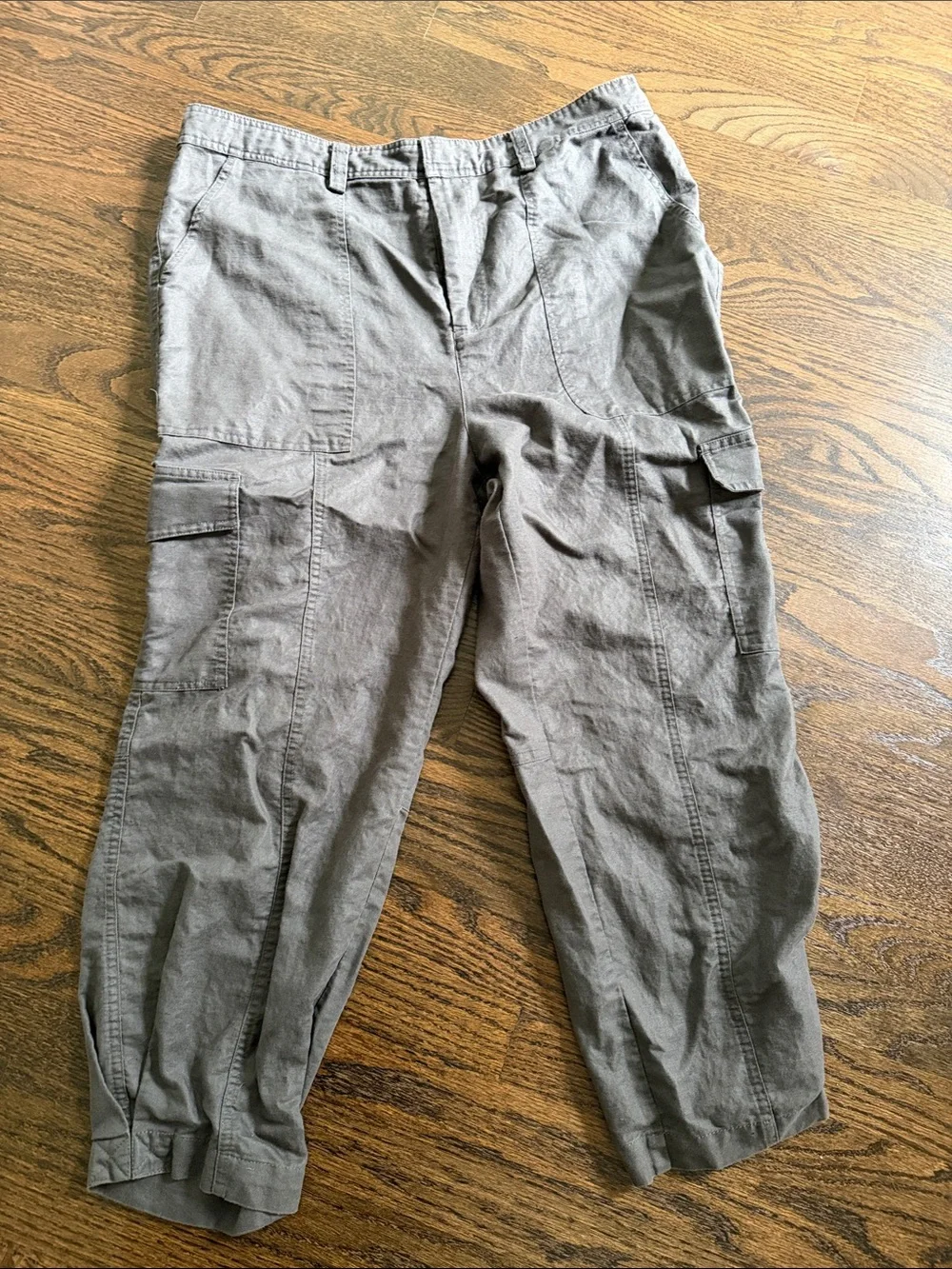 Quince Linen-Blend Cargo Barrel Pants in Gray